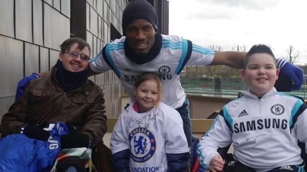 Ảnh Chelsea làm từ thiện - Bóng Đá