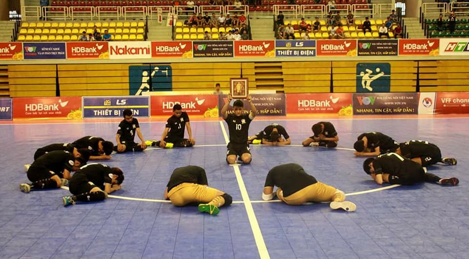 Giải futsal Đông Nam Á 2017: Thái Lan hành lễ tưởng nhớ nhà vua Bhumibol Adulyadej - Bóng Đá