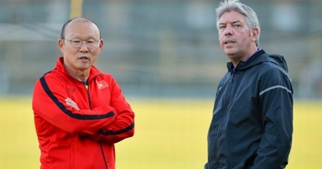 Điểm tin bóng đá Việt Nam sáng 28/11: GĐKT Gede và thầy Park 