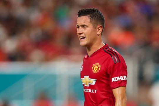 Mourinho muốn giữ Mata Herrera Young Shaw - Bóng Đá