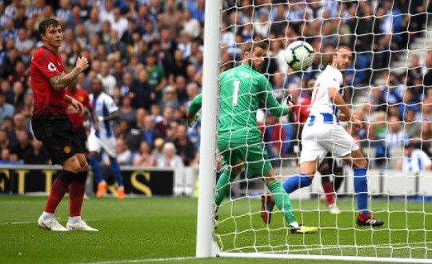 Tại sao Ed Woodward lại dành ra 5 phút để vào phòng thay đồ của Man Utd? - Bóng Đá