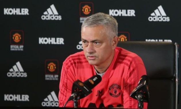 Sau tất cả, Neville đưa ra lời khuyên thẳng thắn với Mourinho - Bóng Đá