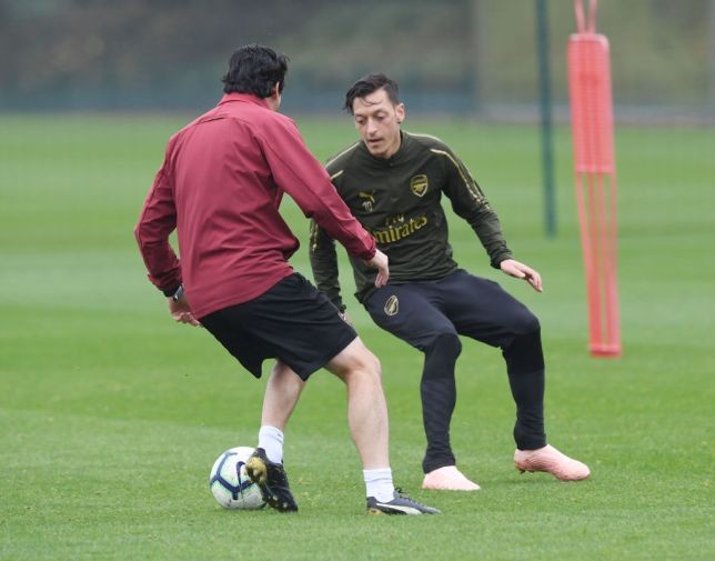 Emery: Ozil nghỉ ĐTQG là tốt cho Arsenal - Bóng Đá