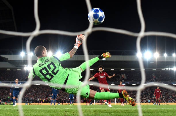 Tung ra sân 'bộ tứ hủy diệt', Liverpool biến Anfield thành đêm ác mộng với Crvena zvezda - Bóng Đá