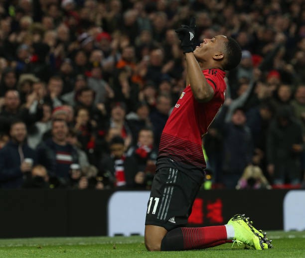 Luke Shaw mượn Martial đá đểu pha chạy đà gây ức chế của Pogba - Bóng Đá