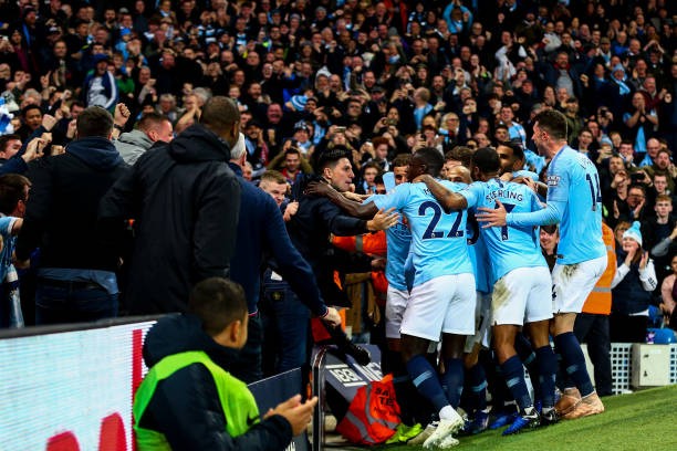 Thua trận, Man United còn phải đau đầu với hình ảnh này (Sanchez ôm chân) - Bóng Đá