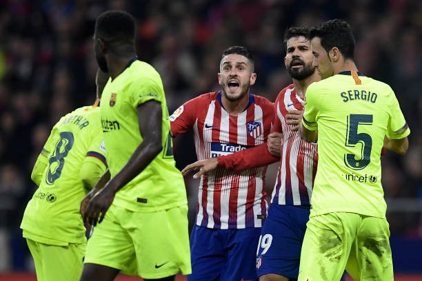 Khán đài 'nín thở' vì hành động này của Pique - Bóng Đá