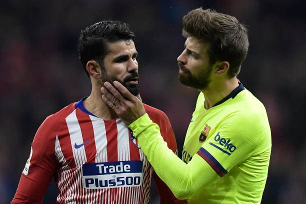 Khán đài 'nín thở' vì hành động này của Pique - Bóng Đá