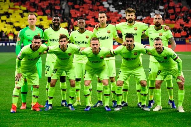 Khán đài 'nín thở' vì hành động này của Pique - Bóng Đá