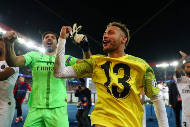 Neymar biến Alisson thành 'vật tế thần' trong lễ ăn mừng chiến thắng - Bóng Đá