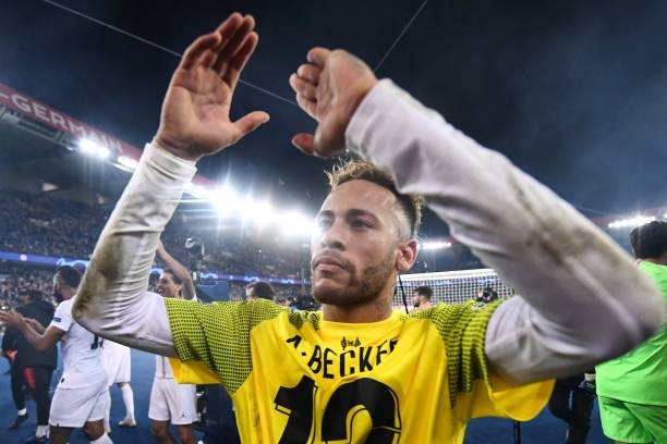 Neymar biến Alisson thành 'vật tế thần' trong lễ ăn mừng chiến thắng - Bóng Đá