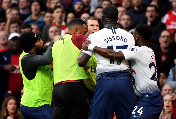 Derby Arsenal và Tottenham suýt 'vỡ' 2 lần trong hiệp một - Bóng Đá