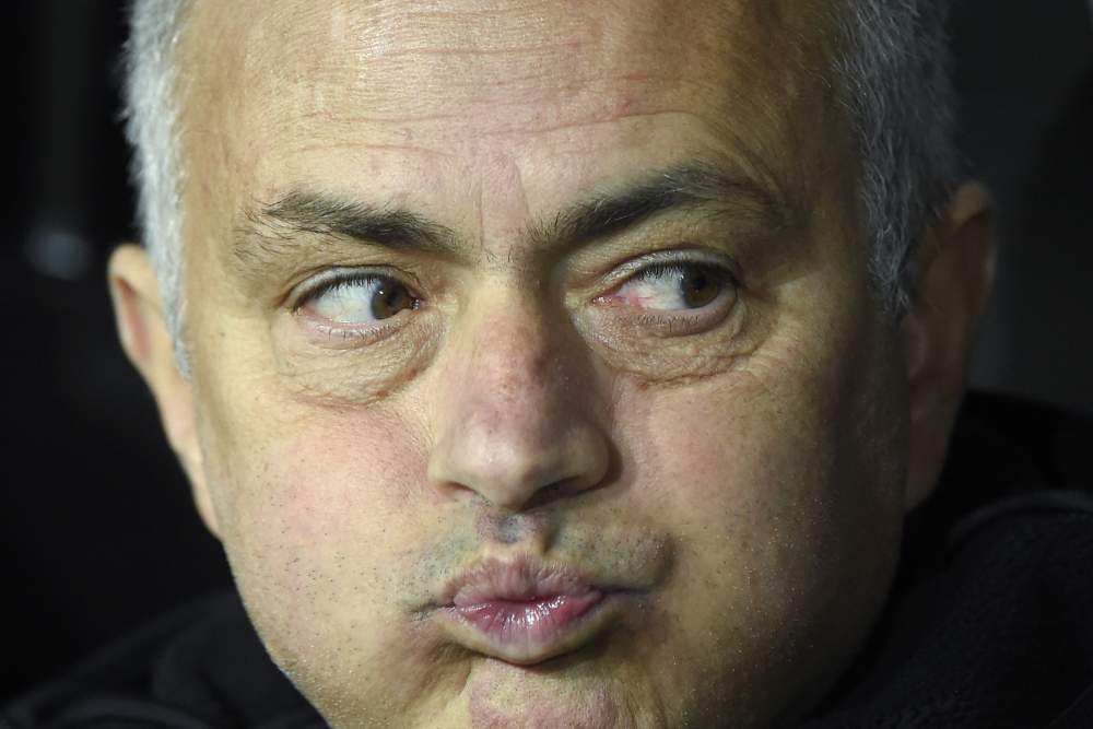 Mourinho: Tôi mệt mỏi khi nhìn cậu ấy chơi bóng - Robertson - Bóng Đá