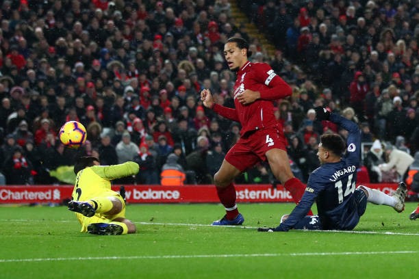 TRỰC TIẾP Liverpool 1-1 Man United: Alisson sai lầm, Quỷ đỏ gỡ hòa (H1) - Bóng Đá