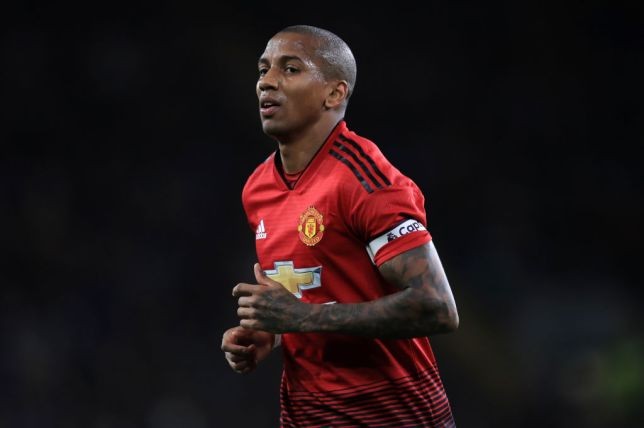 Young: Cầu thủ M.U không ăn mừng việc Mourinho bị sút - Bóng Đá