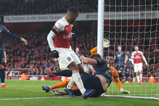 Hy sinh thân mình, Luke Shaw khiến CĐV 'không thể không yêu' sau pha bóng này - Bóng Đá