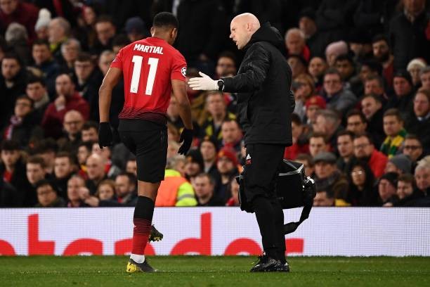Nhận thẻ đỏ, Pogba làm gì trên đường rời sân? - Bóng Đá