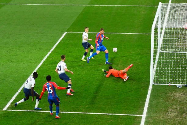 Trippier sút hỏng phạt đền, Tottenham cay đắng chia tay Cúp FA - Bóng Đá