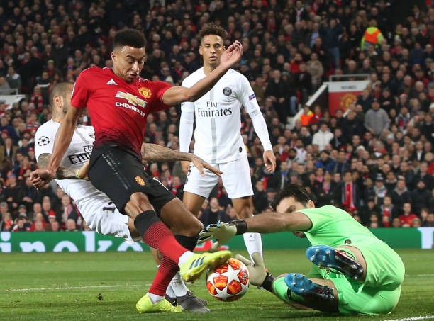 Nhận thẻ đỏ, Pogba làm gì trên đường rời sân? - Bóng Đá