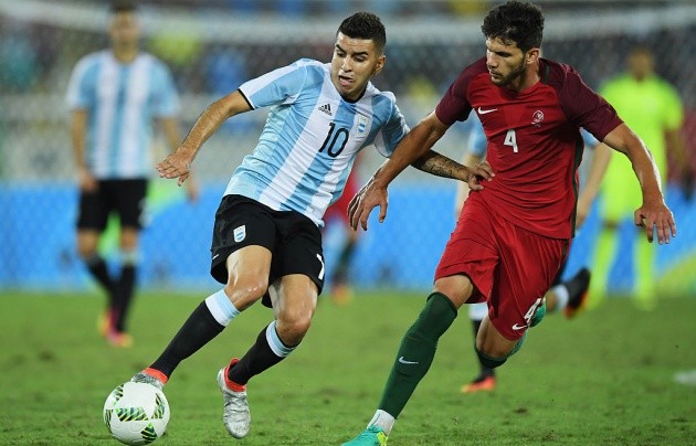 Ai có thể giữ ấm cho chiếc áo số 10 tại Argentina? - Bóng Đá