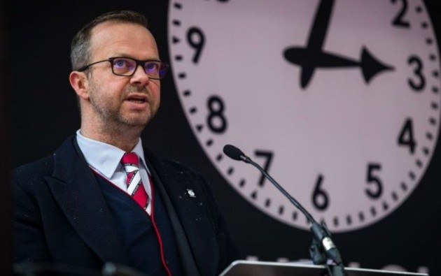 Tại sao Ed Woodward lại dành ra 5 phút để vào phòng thay đồ của Man Utd? - Bóng Đá