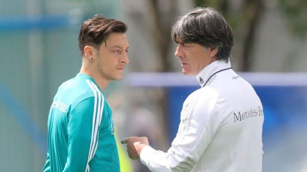 Low tiết lộ nội tình chuyện Ozil không gặp mặt - Bóng Đá