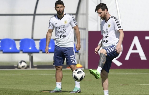 Ai có thể giữ ấm cho chiếc áo số 10 tại Argentina? - Bóng Đá