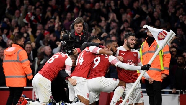Arsenal nhuộm đỏ Emirates ngày đại thắng derby bắc London - Bóng Đá