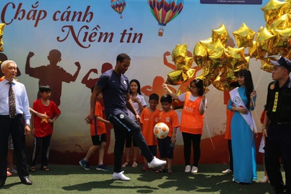 Quang Hải nói gì khi bầu Hiển muốn đưa anh sang Manchester City? - Bóng Đá
