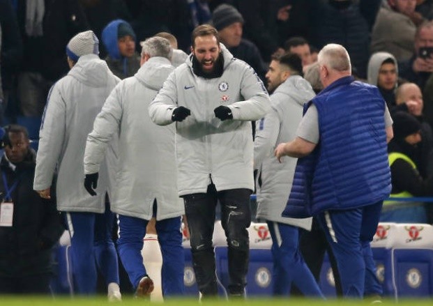 Giroud phung phí cơ hội, Higuain căng thẳng thấy rõ - Bóng Đá