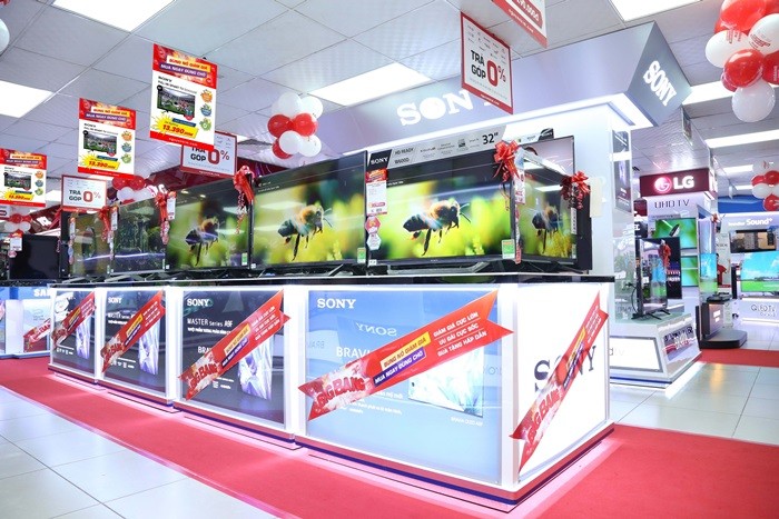 Đi mua điện máy khuyến mại cuối năm, hàng đỉnh giá rất tốt - Bóng Đá
