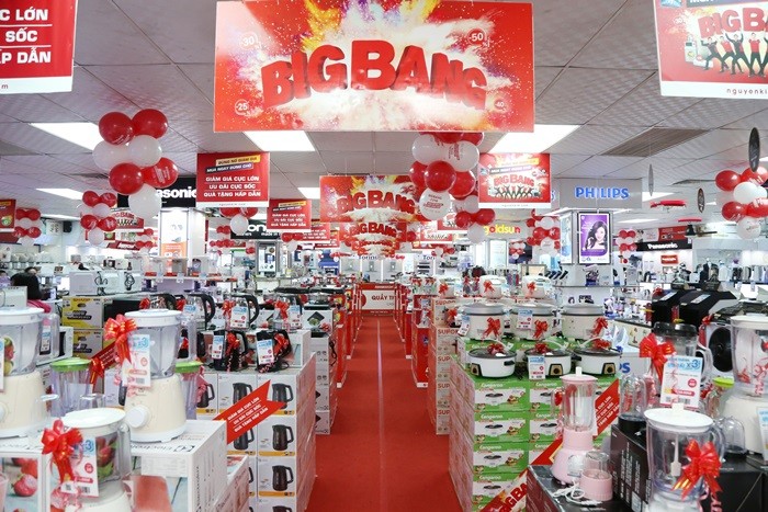 Đi mua điện máy khuyến mại cuối năm, hàng đỉnh giá rất tốt - Bóng Đá