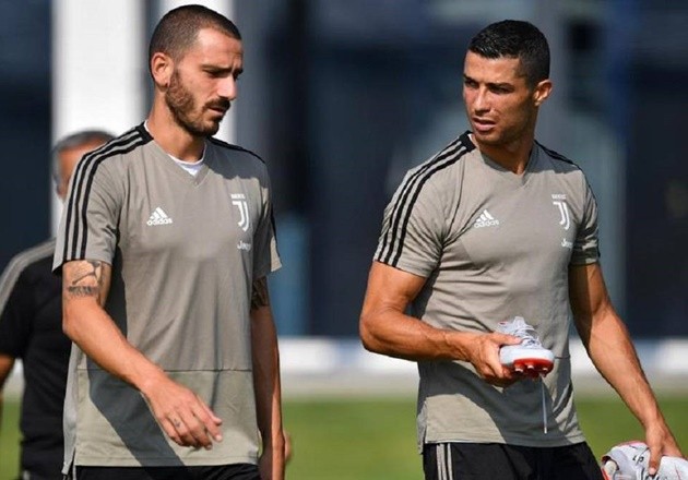 Giáp mặt Juventus, Mourinho BẤT NGỜ tung 