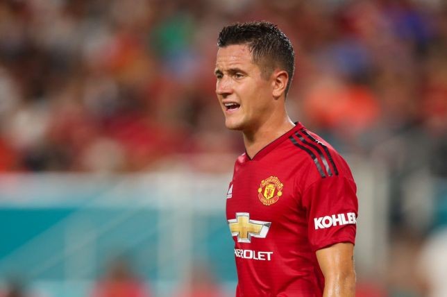 Chậm trễ gia hạn, Man Utd có nguy cơ mất sao ngay trong tháng Giêng - Herrera - Bóng Đá