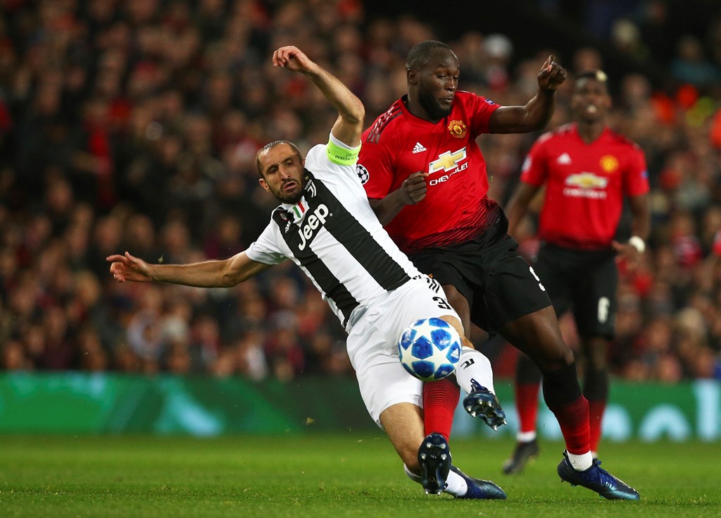 Góc Man Utd: 9 trận đấu và 2 chiếc mặt nạ - Bóng Đá
