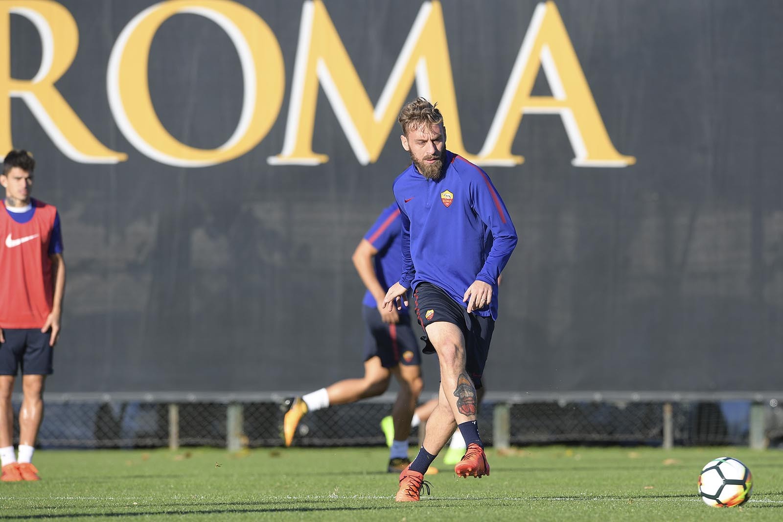 Tích cực tập luyên, tân binh triển vọng nhất Roma chuẩn bị ra mắt - Bóng Đá
