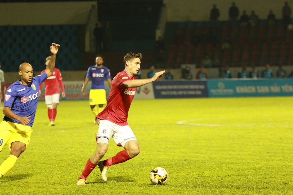 Oseni - Dyachenko: Long hổ tranh đấu - Bóng Đá