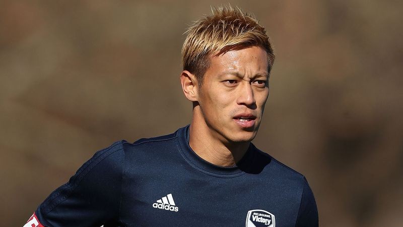 Sắp gặp Việt Nam, HLV Keisuke Honda lại 