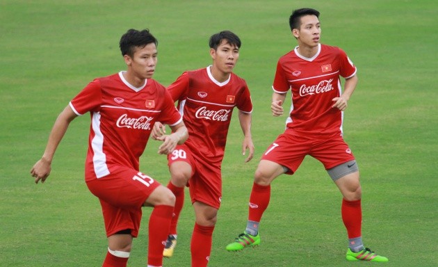 Tại sao Quang Hải và Xuân Trường lại đá cặp tiền vệ trung tâm? - Bóng Đá