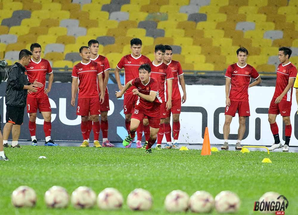 Luyện công dưới mưa, thầy trò Park Hang-seo tính toán mọi phương án đấu Malaysia - Bóng Đá