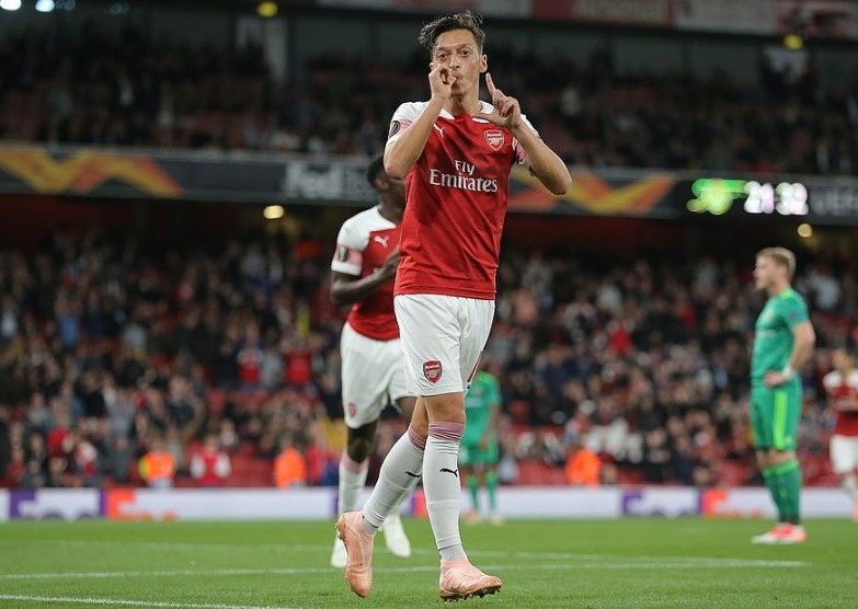 Aubameyang ghi bàn, Lacazette buồn ra mặt - Bóng Đá