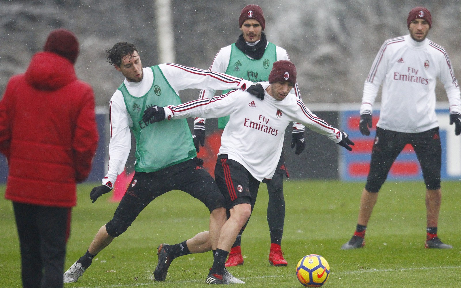 Gattuso cho học trò 'tắm tuyết' ngay sau chiến thắng - Bóng Đá