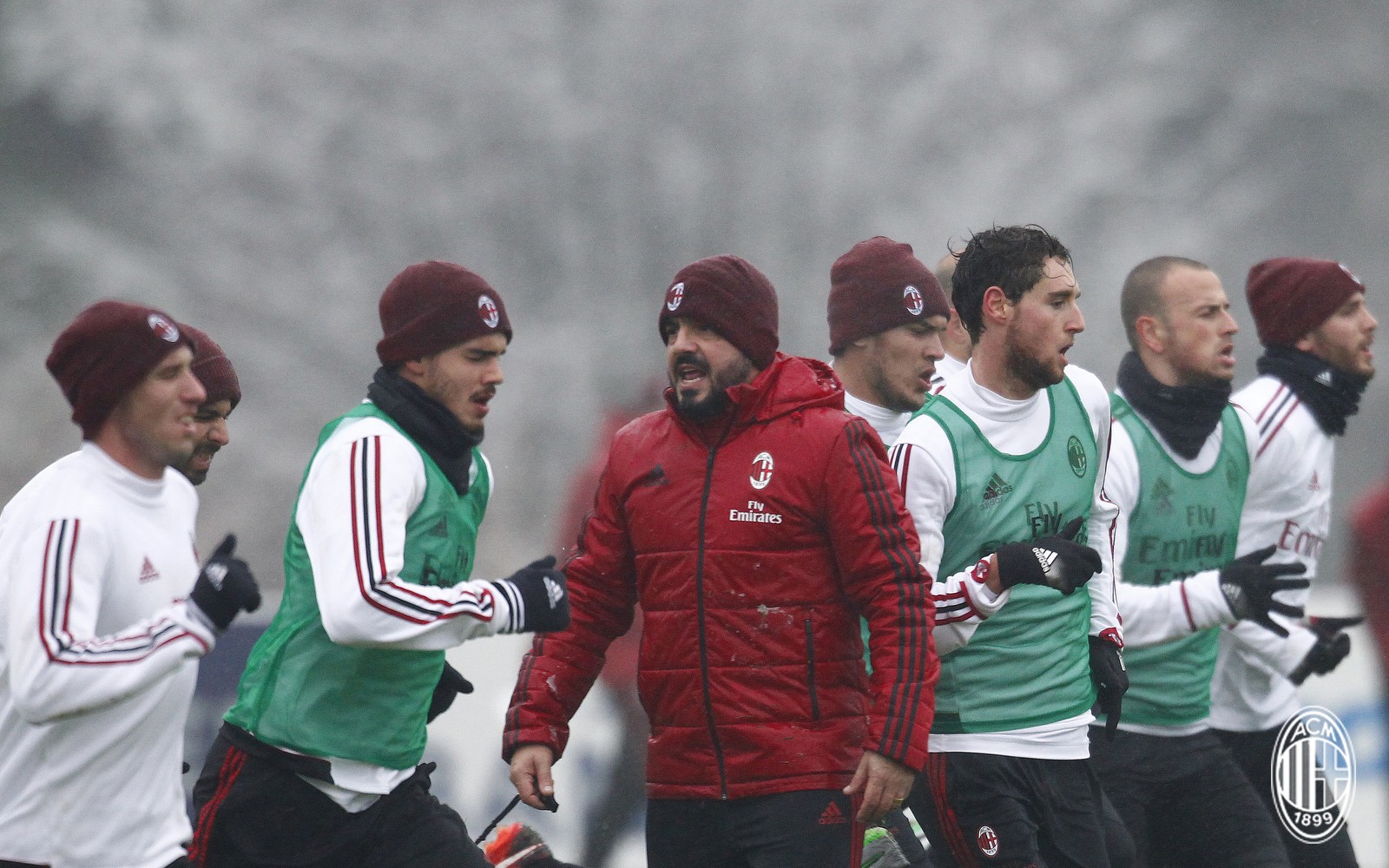 Gattuso cho học trò 'tắm tuyết' ngay sau chiến thắng - Bóng Đá