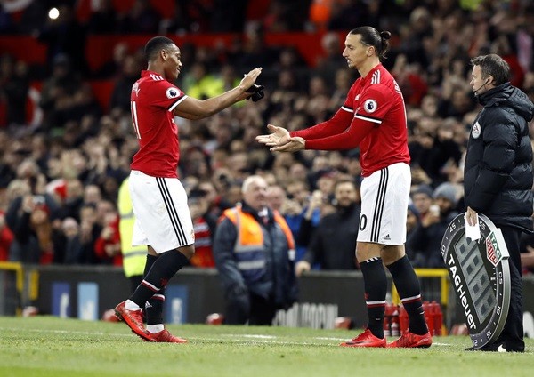 MU mời Ibrahimovic trở lại: Túng quá làm liều - Bóng Đá