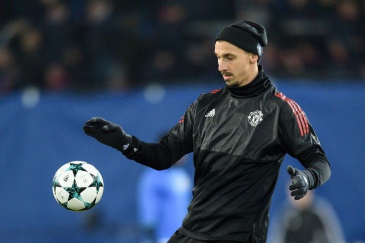 Được hứa hẹn suất đá chính, Ibrahimovic tươi tắn vẫy tay chào NHM - Bóng Đá
