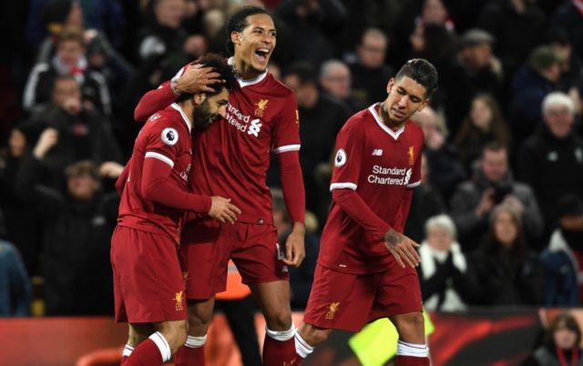 'Đá với Man Utd, cậu ấy chỉ cần đi dép, mặc áo len hở và phì phèo điếu thuốc' - Bóng Đá
