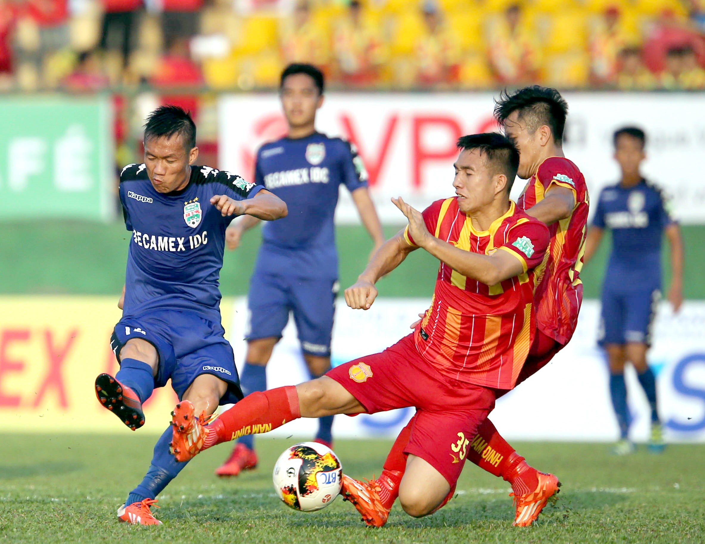 Nam Định sáng cửa play-off khi đánh bại B. Bình Dương - Bóng Đá