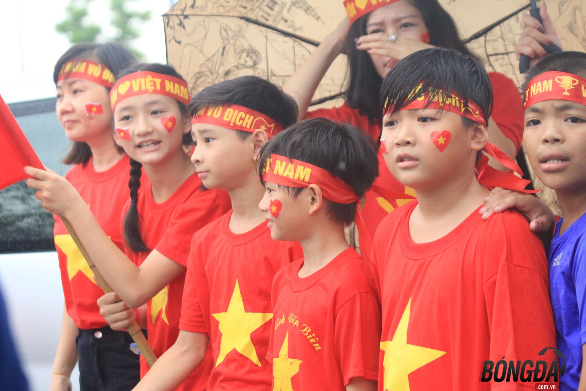 Fan Hà thành nô nức chào đón U23 Việt Nam  - Bóng Đá