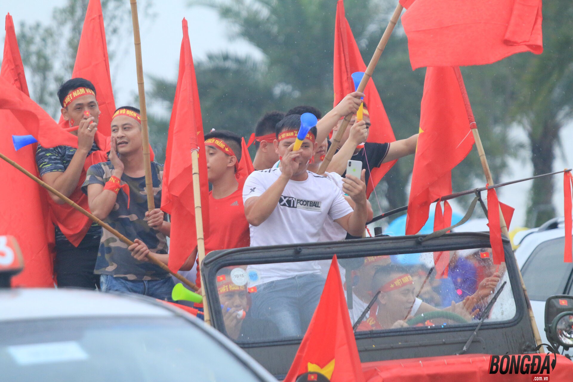 Fan Hà thành nô nức chào đón U23 Việt Nam  - Bóng Đá