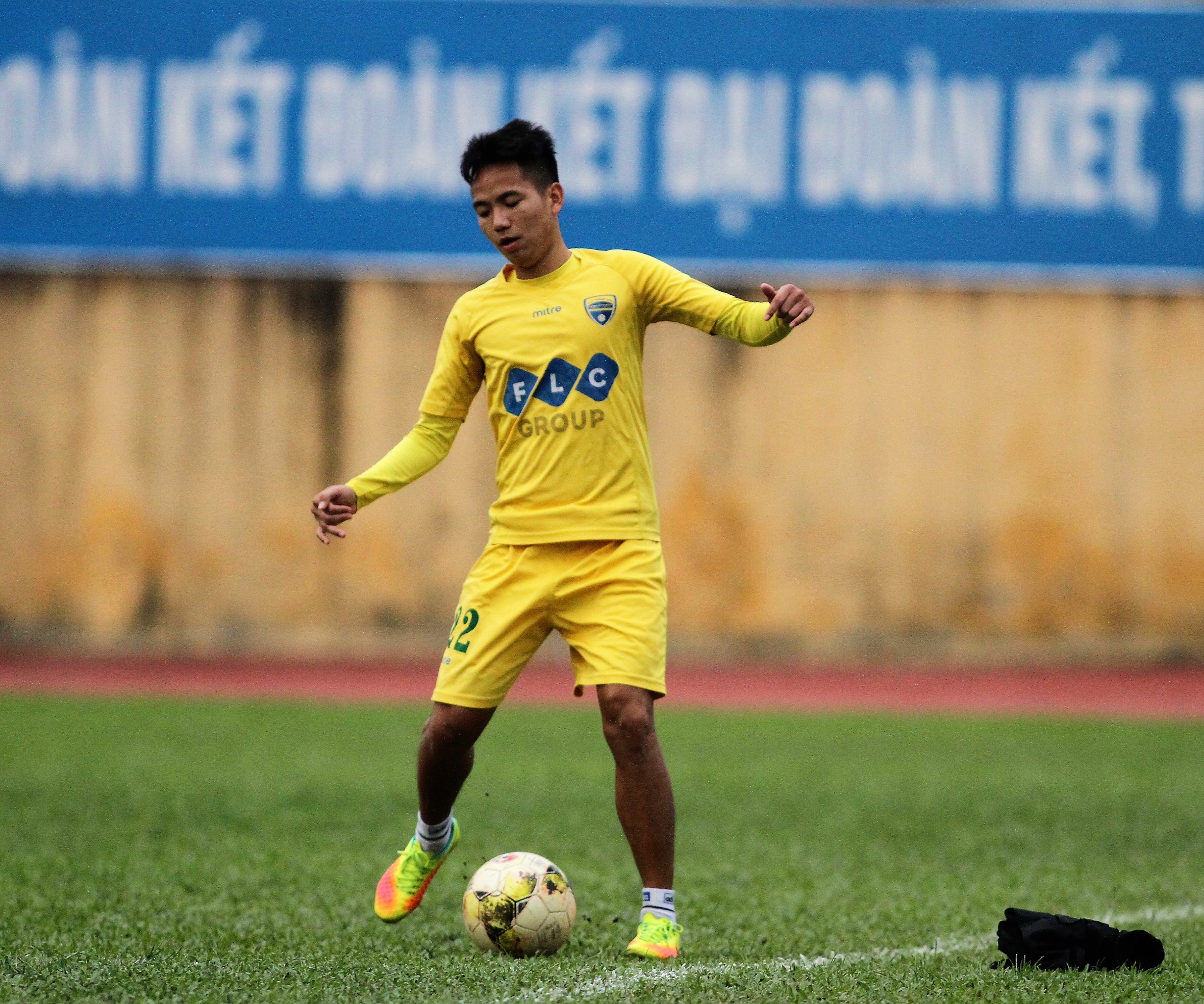 Sáng nay FLC Thanh Hóa lên đường vào Vinh - Bóng Đá